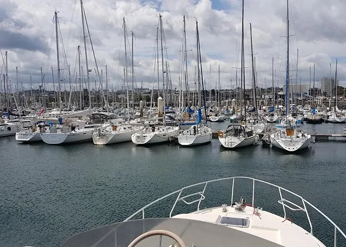 Boat Titanic Motor Yacht à Quai Rose Star *