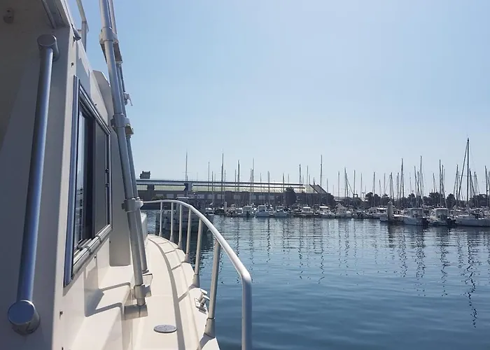 Boat Titanic Motor Yacht à Quai Rose Star *