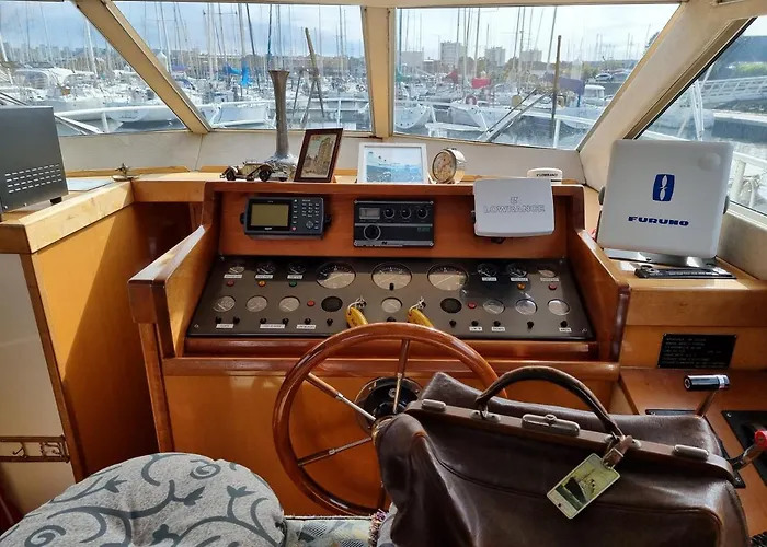Boat Titanic Motor Yacht à Quai Rose Star Cherbourg-en-Cotentin