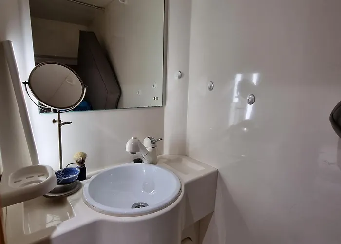 Botel Boat Titanic Motor Yacht à Quai Rose Star Cherbourg-en-Cotentin