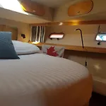 Botel Boat Titanic Motor Yacht A Quai Rose Star *
