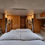 Boat Titanic Motor Yacht A Quai Rose Star Botel Cherbourg-en-Cotentin