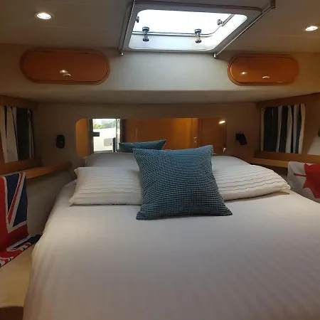 Boat Titanic Motor Yacht A Quai Rose Star 보트호텔 셰르부르 앙 코탱탕