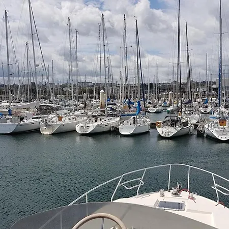 Boat Titanic Motor Yacht à Quai Rose Star *