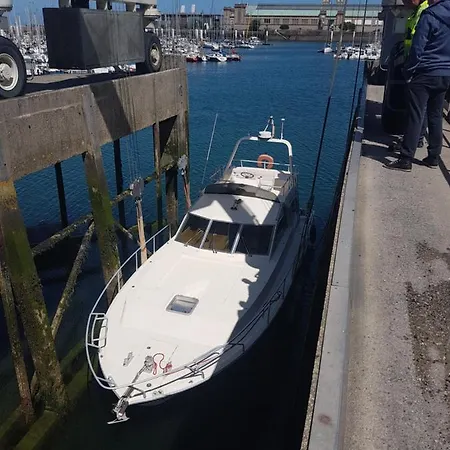 보트호텔 Boat Titanic Motor Yacht A Quai Rose Star *