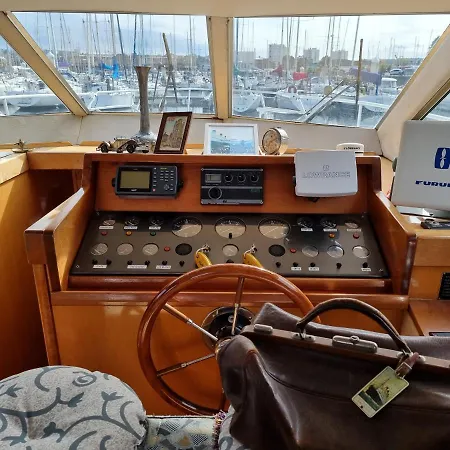 Boat Titanic Motor Yacht A Quai Rose Star 셰르부르 앙 코탱탕