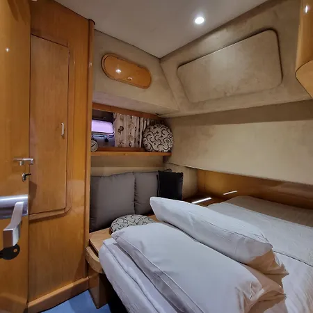 Boat Titanic Motor Yacht A Quai Rose Star * 瑟堡
