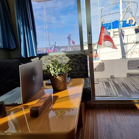 Boat Titanic Motor Yacht A Quai Rose Star