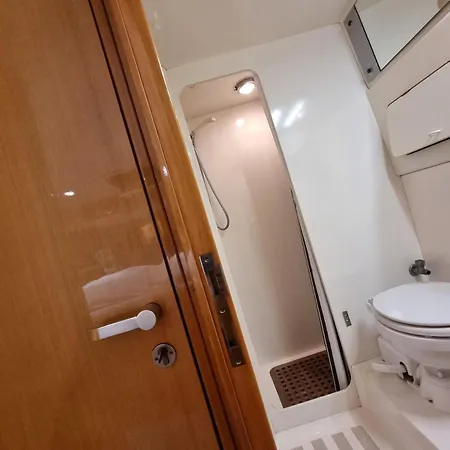 Boat Titanic Motor Yacht A Quai Rose Star 船屋