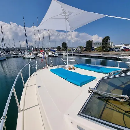 Boat Titanic Motor Yacht A Quai Rose Star