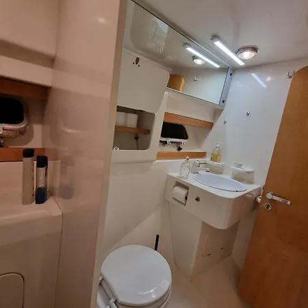 Boat Titanic Motor Yacht A Quai Rose Star 船屋 瑟堡