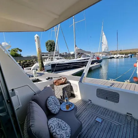 Boat Titanic Motor Yacht A Quai Rose Star Botel