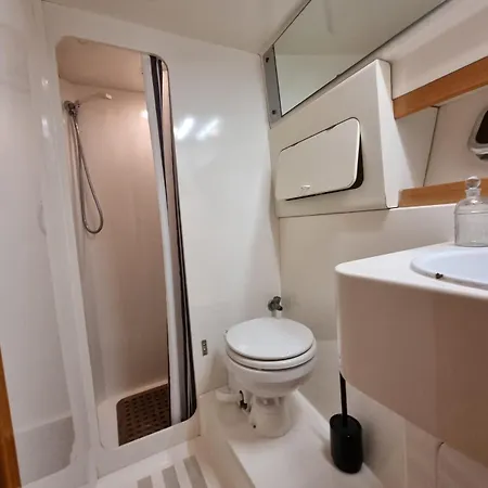 Boat Titanic Motor Yacht A Quai Rose Star * 瑟堡