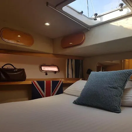 Boat Titanic Motor Yacht A Quai Rose Star 船屋