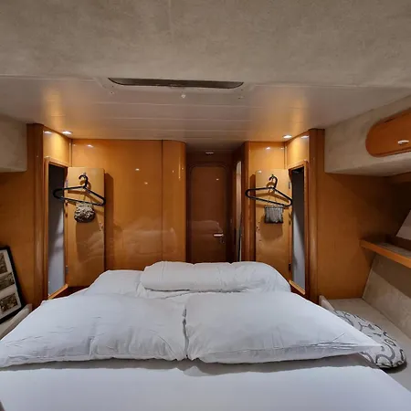 Boat Titanic Motor Yacht A Quai Rose Star 船屋 瑟堡