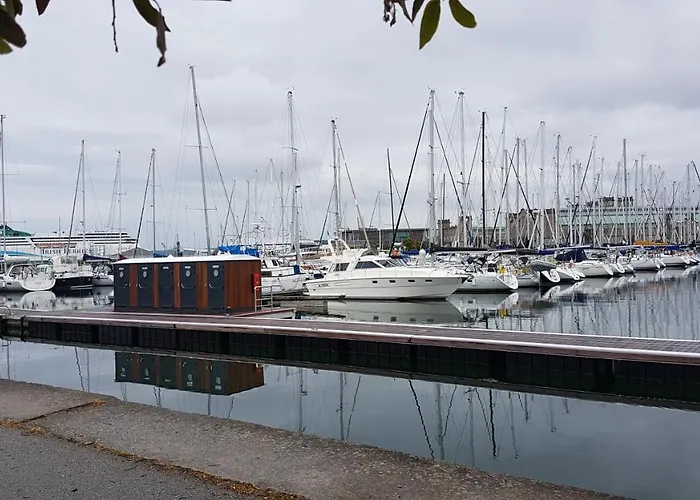 Boat Titanic Motor Yacht A Quai Rose Star Botel *