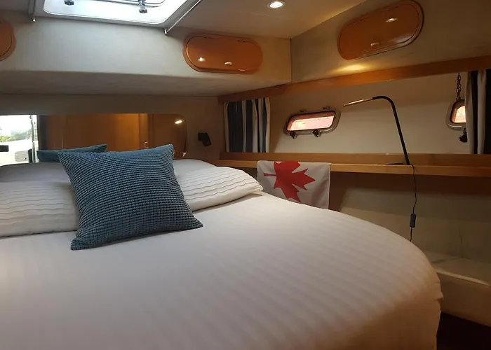 Boat Titanic Motor Yacht A Quai Rose Star *