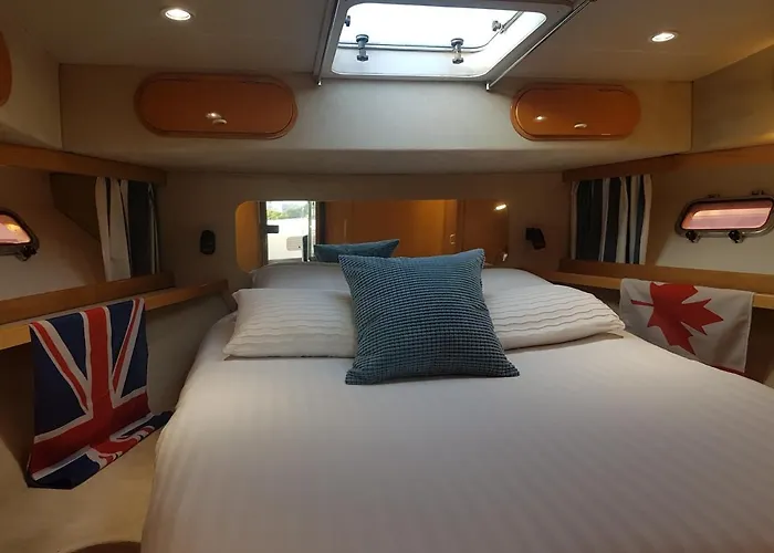 Boat Titanic Motor Yacht A Quai Rose Star 보트호텔 셰르부르 앙 코탱탕