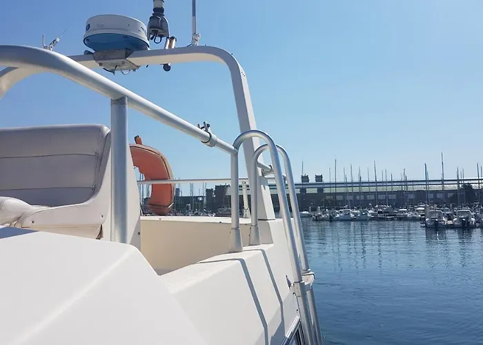 Boat Titanic Motor Yacht A Quai Rose Star *