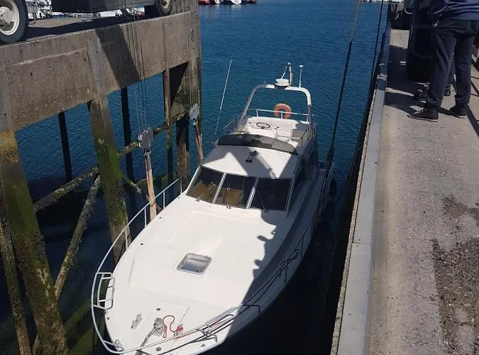 보트호텔 Boat Titanic Motor Yacht A Quai Rose Star *