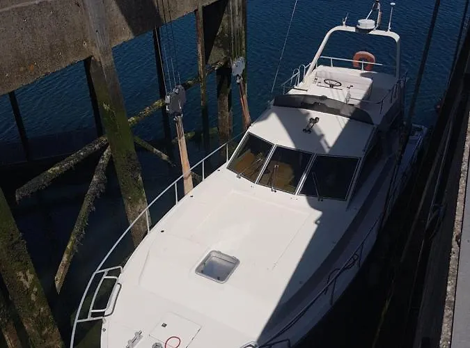 Boat Titanic Motor Yacht A Quai Rose Star Cherbourg-en-Cotentin