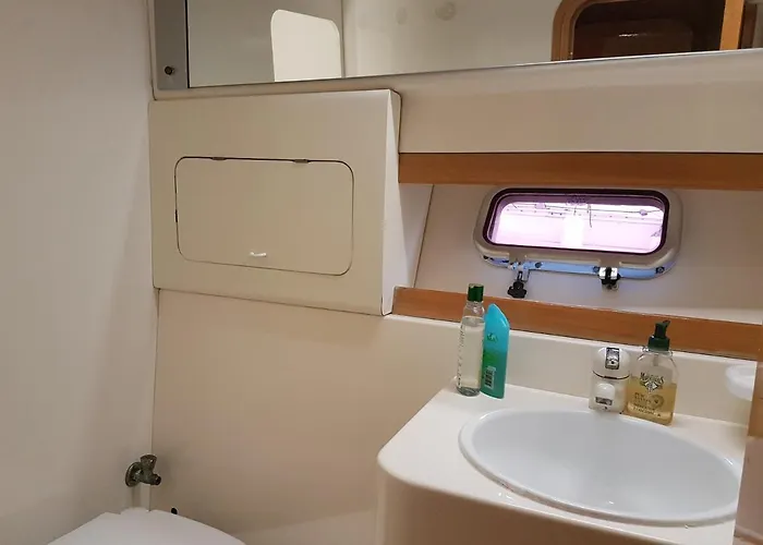 Botel Boat Titanic Motor Yacht A Quai Rose Star Cherbourg-en-Cotentin