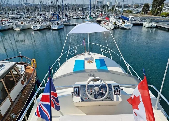Botel Boat Titanic Motor Yacht A Quai Rose Star Cherbourg-en-Cotentin