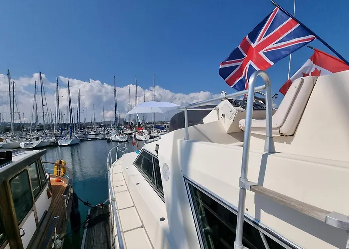 Boat Titanic Motor Yacht à Quai Rose Star Cherbourg-en-Cotentin