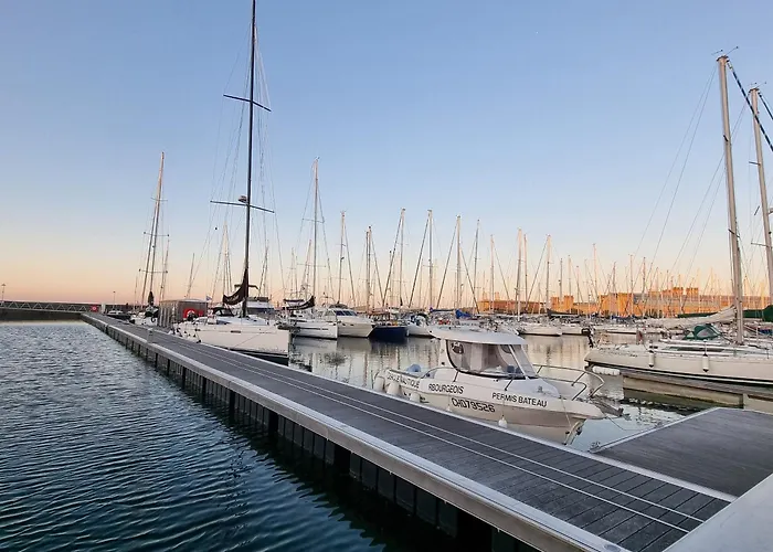 Boat Titanic Motor Yacht A Quai Rose Star *