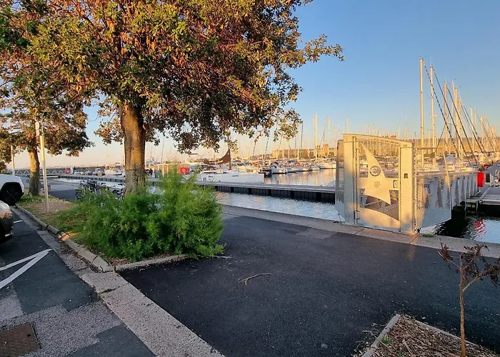 Boat Titanic Motor Yacht A Quai Rose Star